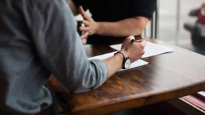 bg-two-people-table